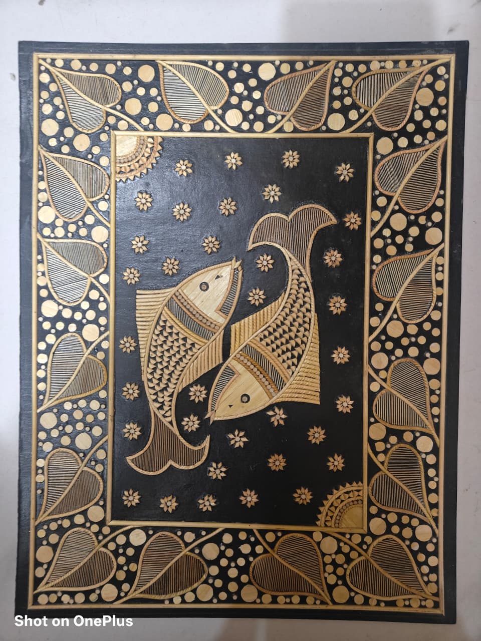 Handcrafted Sikki Art Wall Frame – Traditional Fish Motif Design from Bihar